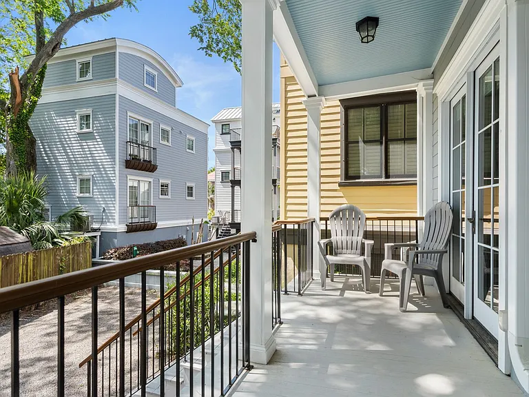 7 Corinne St — Photo 37