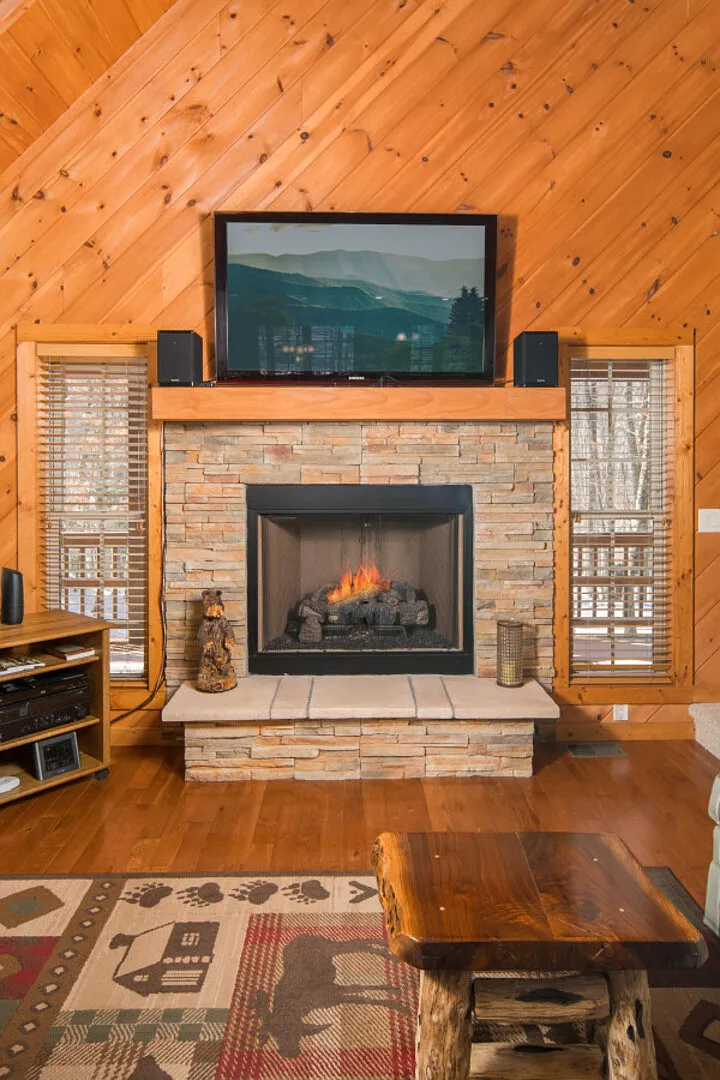 Log Cabin, Close To Ski, Fireplace, Lot of Parking — Photo 3