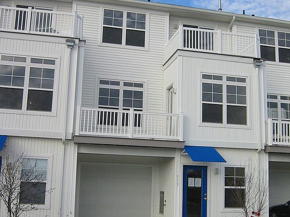 313 W Marina Parkway