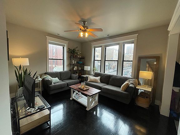 2nd image of 1574 N Hoyne Ave #2