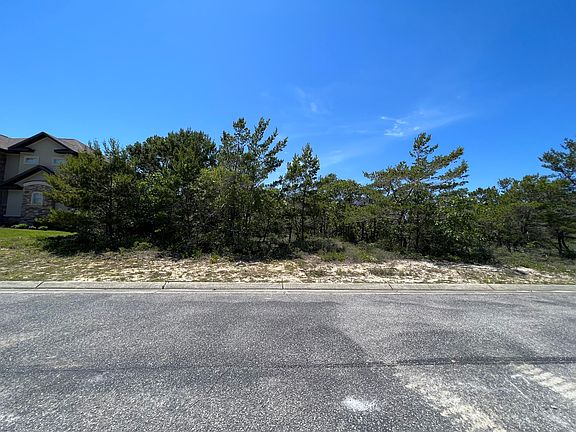 2nd image of 3B Fontainebleau Ct