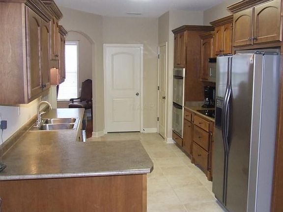 Kitchen w/ tile floors