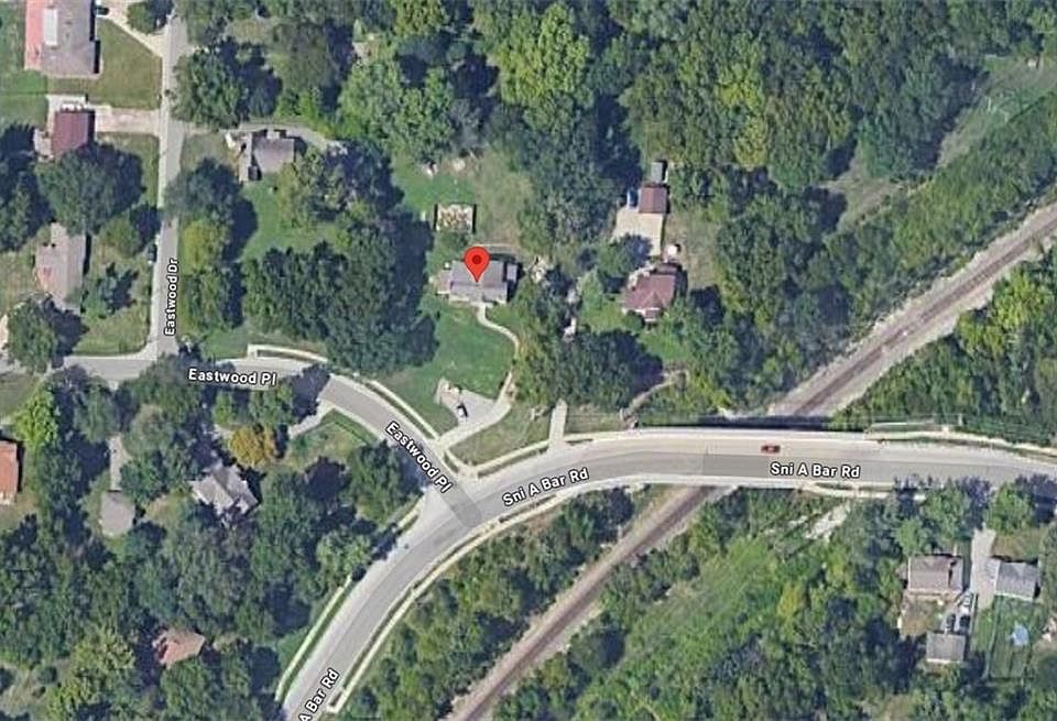 2nd image of 6214 Eastwood Pl