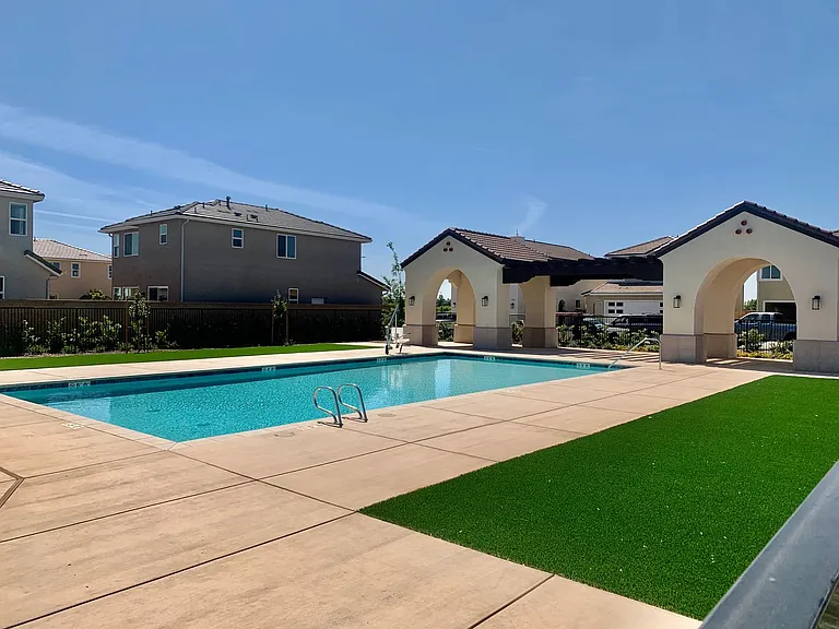 2062 N Perry Ln — Photo 20