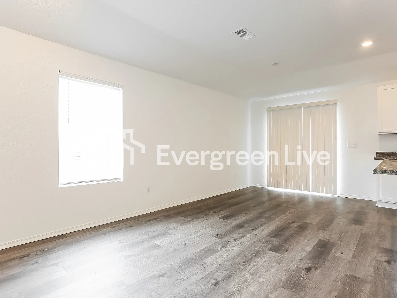 4 bed, 2.0 bath, 1496 sqft, $1,270 — Photo 4