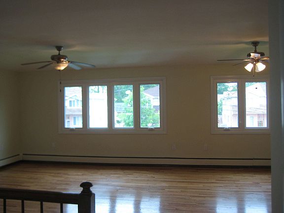 5th image of 372 Oak Ave