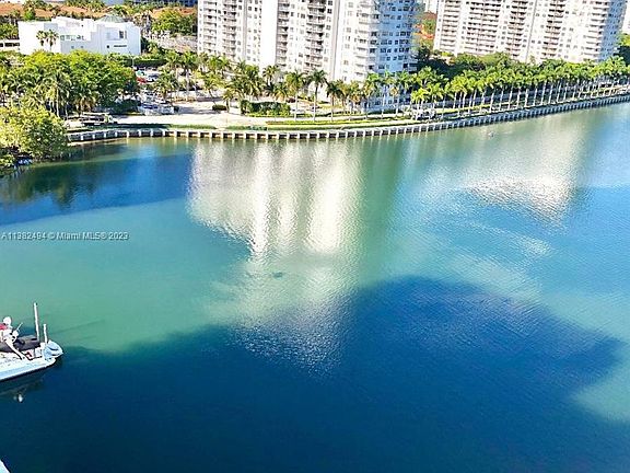 3rd image of 18081 Biscayne Blvd APT 1602