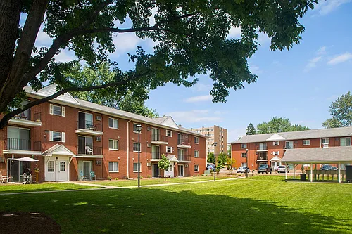 St Charles Court Apartments Photo 1