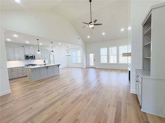3rd image of 7 Torran Ln