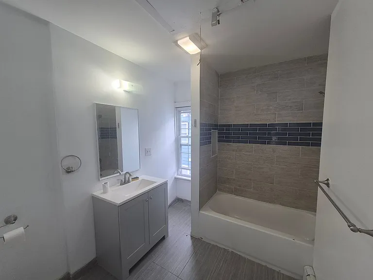 25 Howard Ave — Photo 13