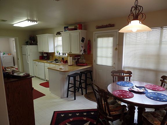 4th image of 419 York Dr