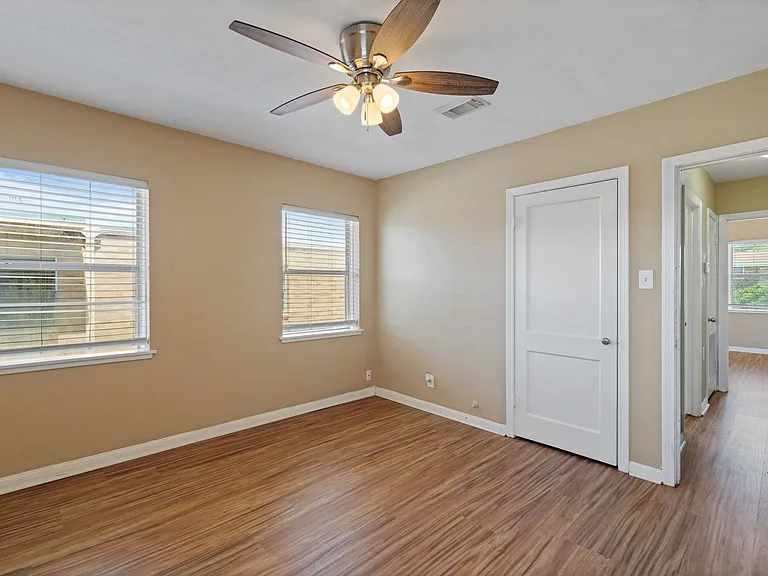 910 Ohio Ave #4 — Photo 7