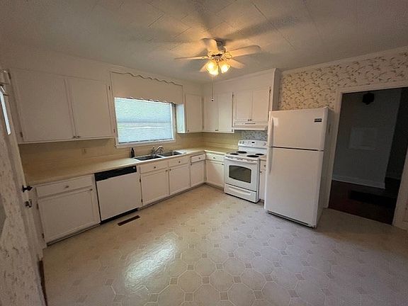 4th image of 1006 Pine Forest Dr