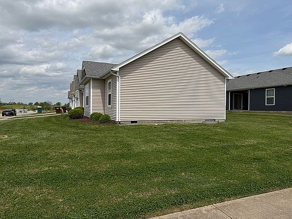 4th image of 77 Quail Hollow Rd