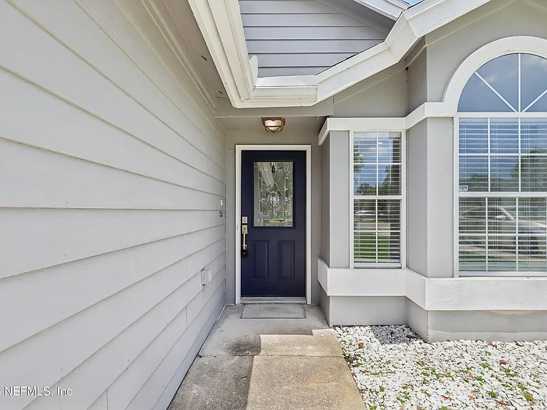 204 Crosstern Ct — Photo 3