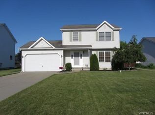 6895 Lake Geneva Ct, Niagara Falls, NY 14304
