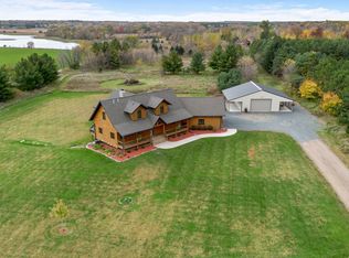 13745 Panola Dr, Lindstrom, MN 55045