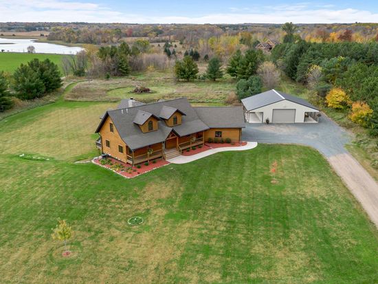 13745 Panola Dr, Lindstrom, MN 55045