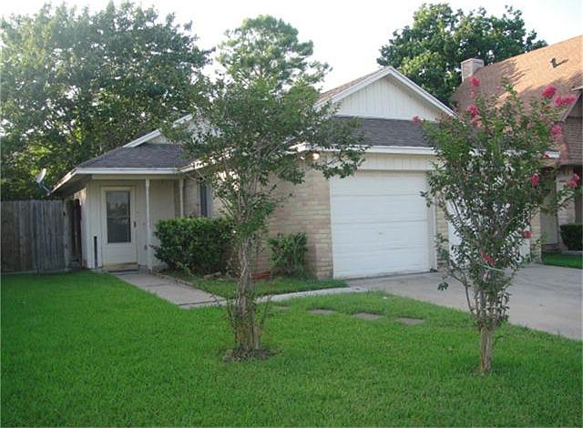 2nd image of 10907 Olivewood Dr