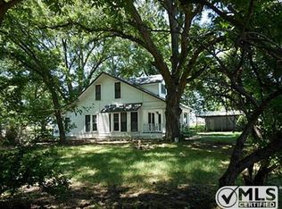 261 N 2nd St, Walnut Springs, TX 76690