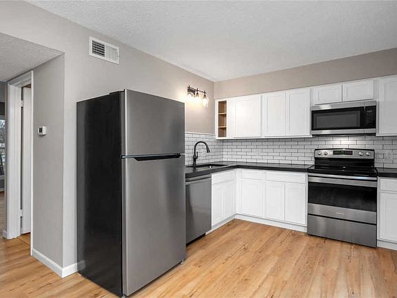 2nd image of 1027 Avenue H St