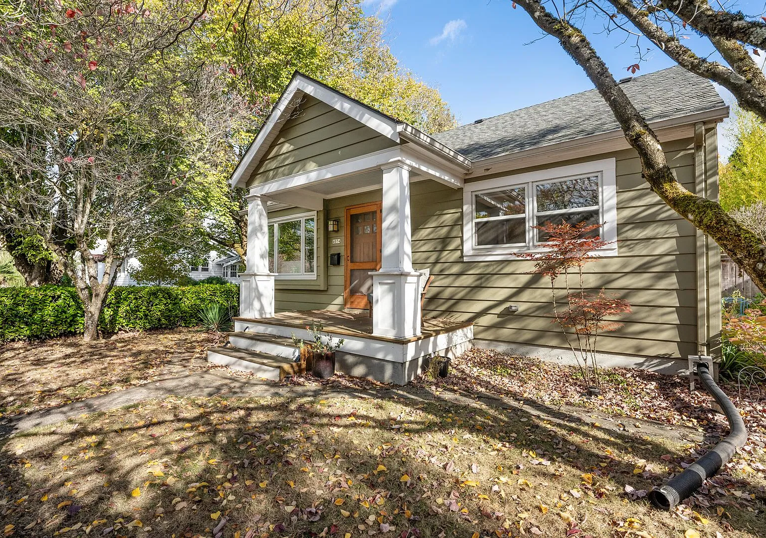 Stunning Corner Lot 4 Bd 2.5 Bath In Overlook! — Photo 1