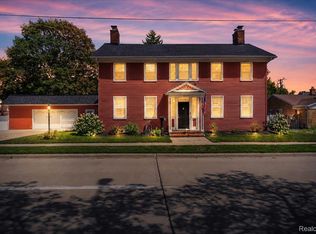 2003 W Jefferson Ave, Trenton, MI 48183