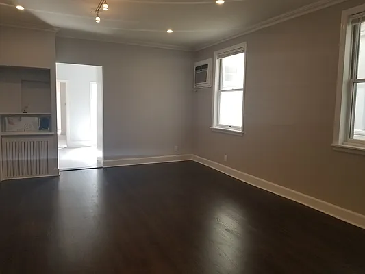 Rented by Metropolis International Realty Inc. | media 27