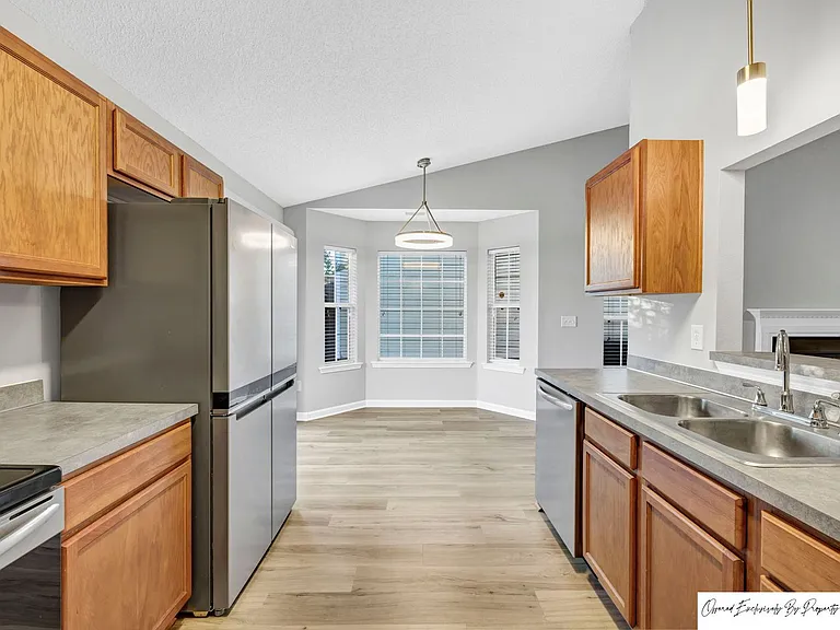 94 Currant Ln — Photo 12