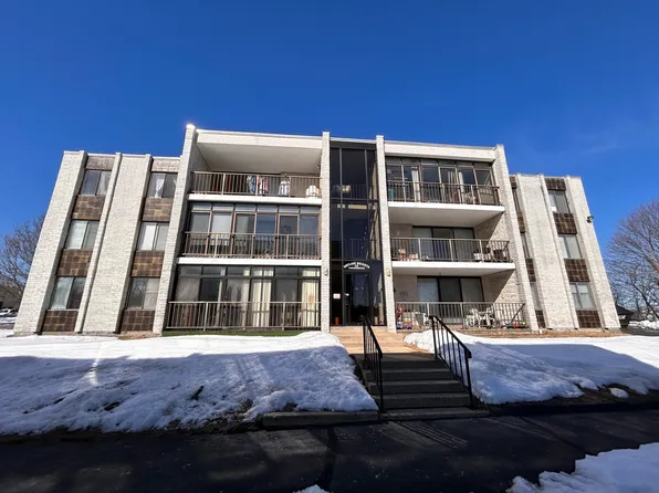 25 Skyline Dr APT 1, Braintree, MA 02184