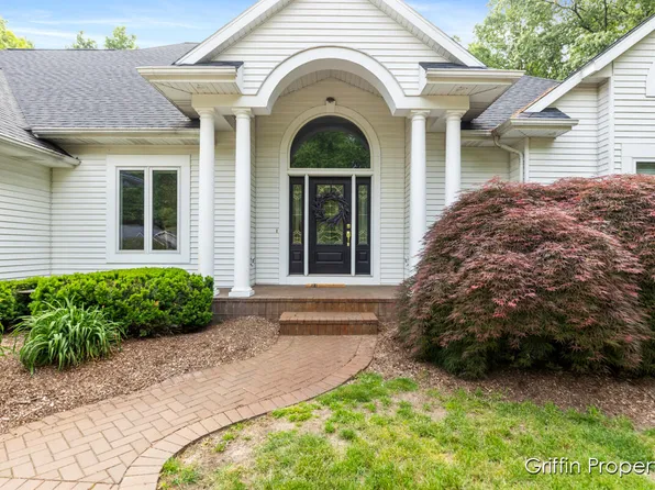 7834 Strawberry Ln NE, Belmont, MI 49306