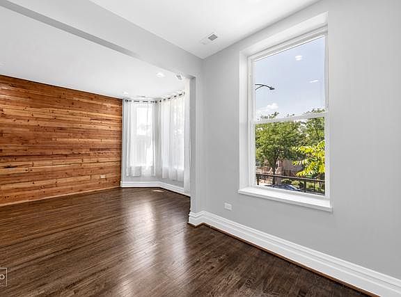 3rd image of 523 N Kedzie Ave #2