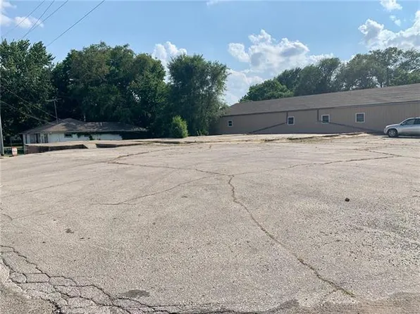 201 W Dakota St, Butler, MO 64730