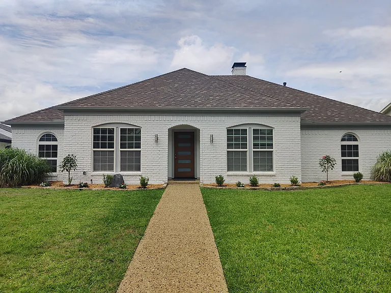 7233 Rustic Valley Dr — Photo 1
