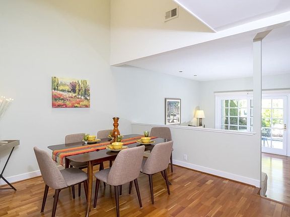 3rd image of 2415 Golf Links Cir