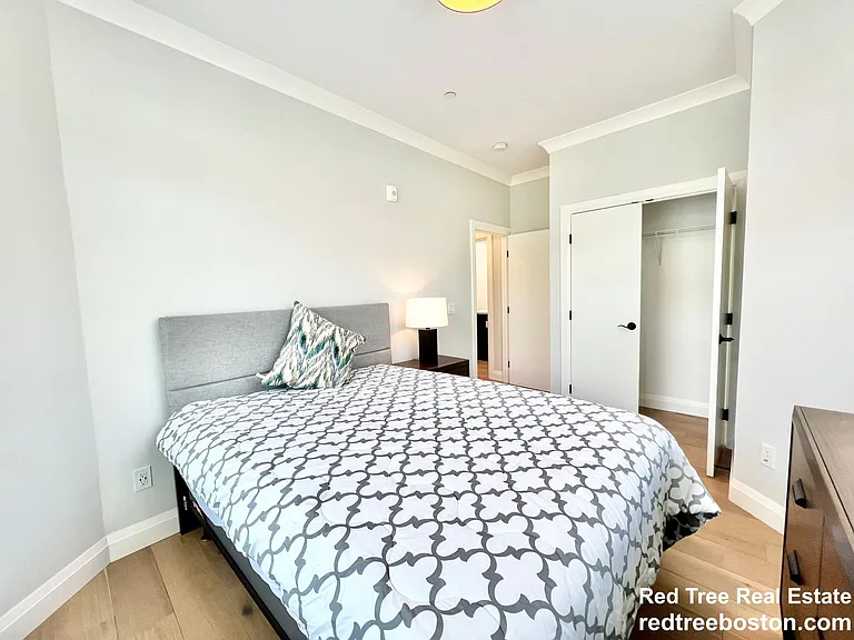 142 Pleasant St #4 — Photo 11