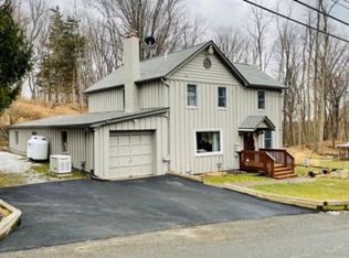 12 Hunts Pond Rd, Newton, NJ 07860