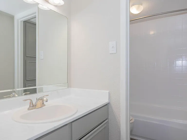 Waterford Grove Apartments — Photo 13