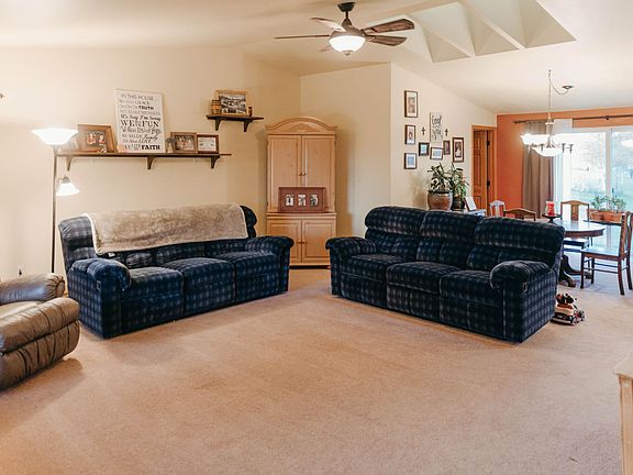 3rd image of 100 Oak Barrel Ln