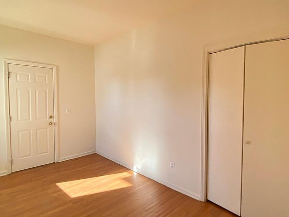 4th image of 344 Irving Ave APT 1L
