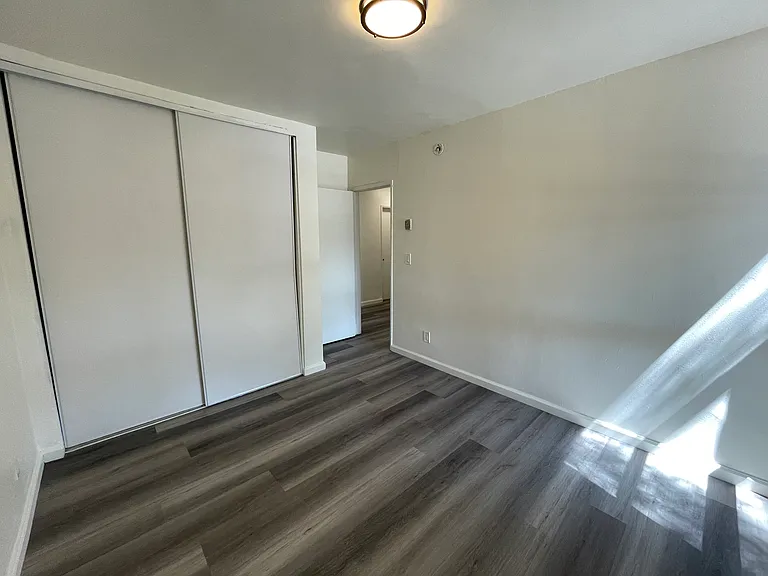 6535 Fulton Ave — Photo 16