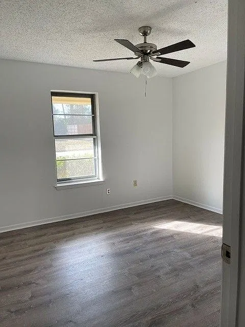 3 bed, 2.0 bath, 1610 sqft, $1,800 — Photo 4