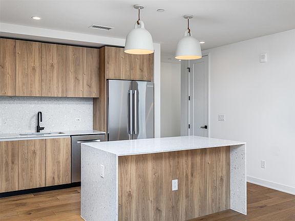 3rd image of 84 East Ave #1609