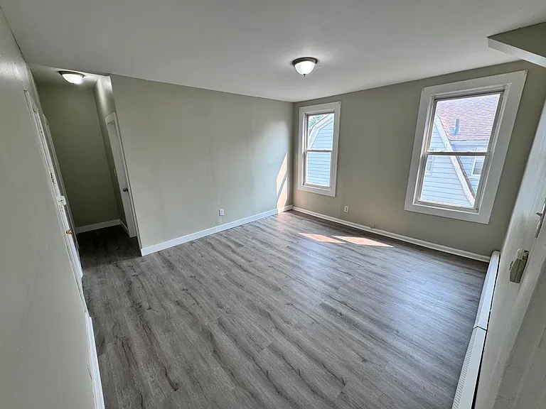 27-29 N Munn Ave #2R — Photo 6