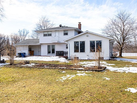 4th image of 2965 Packerland Dr