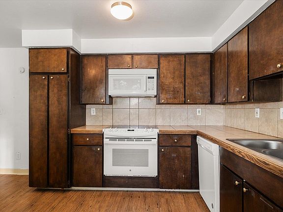 5th image of 3508 E Grace Ave