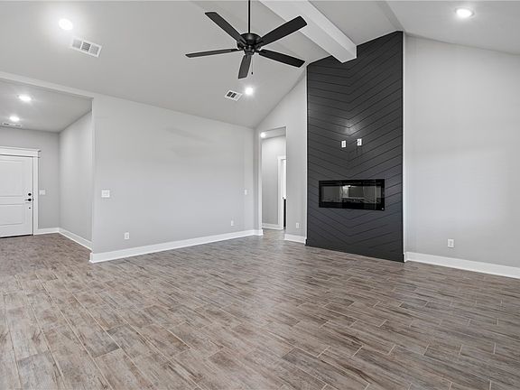 5th image of 135 N Banner Ave