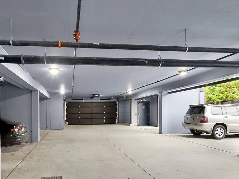 619 E Myrtle St — Photo 30