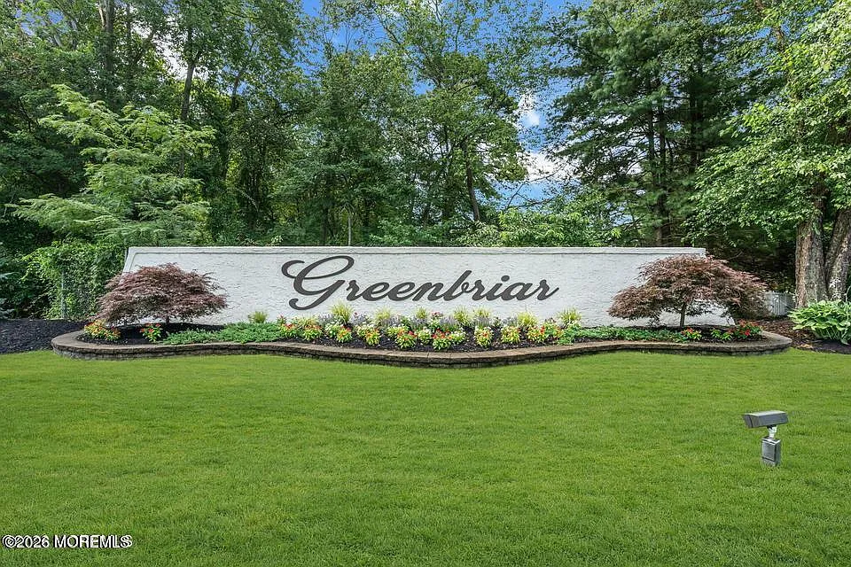 2 bed, 1370 sqft, $2,400 — Photo 2