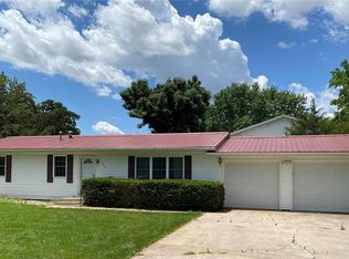 905 N Elm St, Monroe City, MO 63456